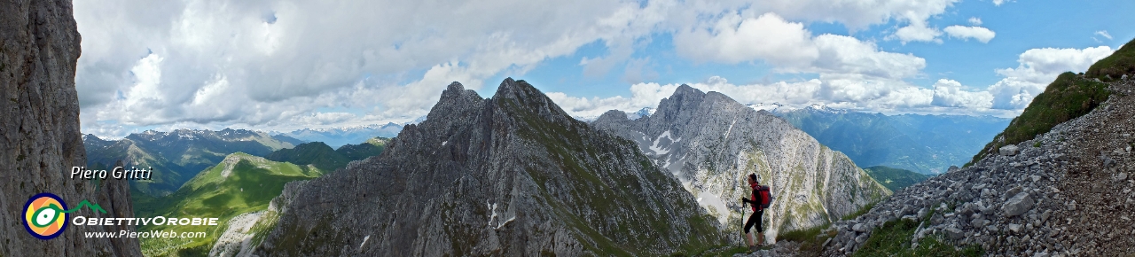 76 Panoramica con Mengol, Cima di Baione, Concarena e, sullo sfondo, le Alpi.jpg